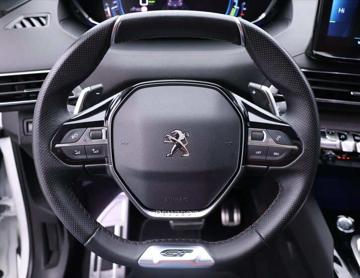 Peugeot 3008 SUV 1,6 l 133 kw