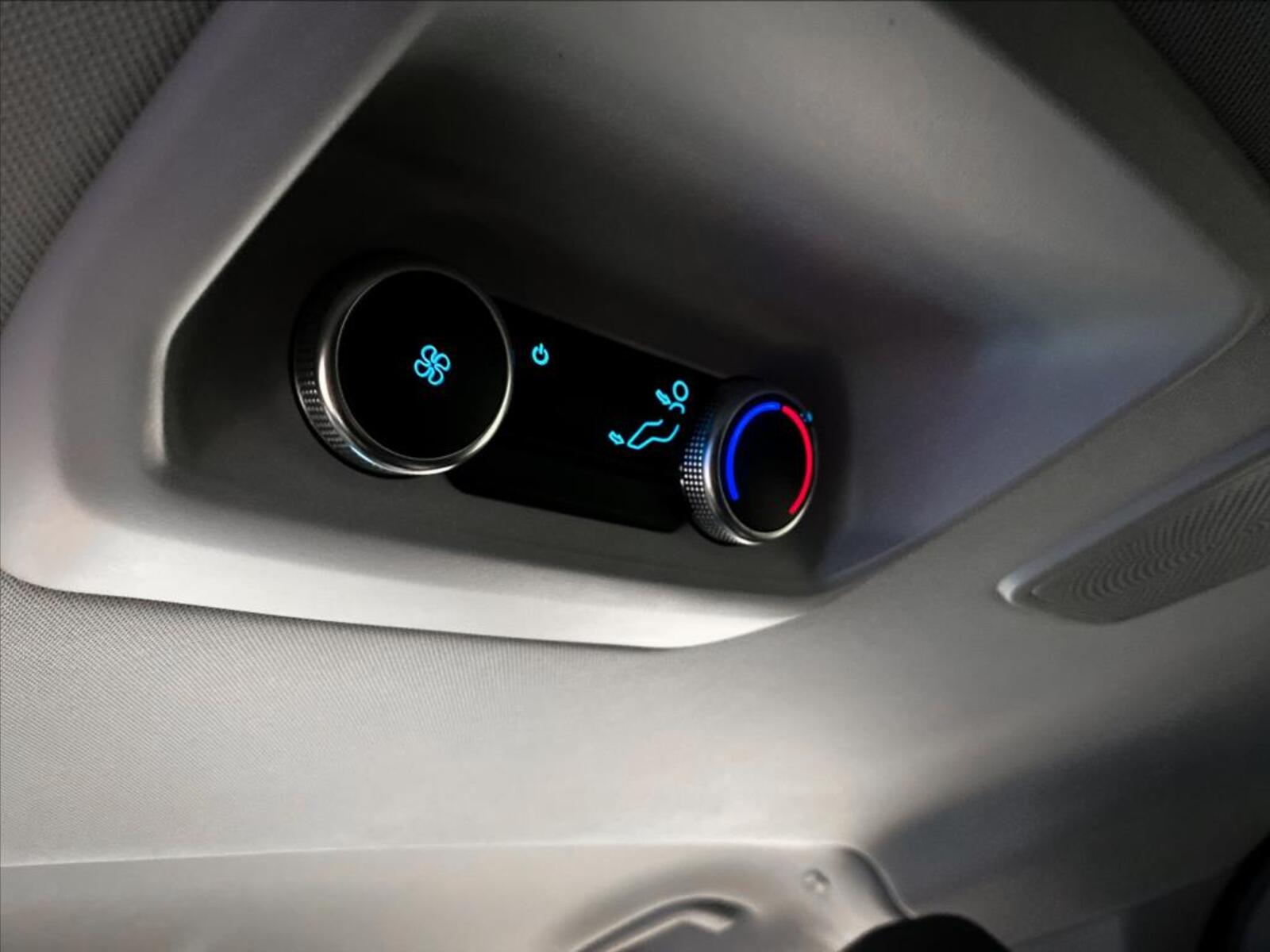 Ford Tourneo Custom 17