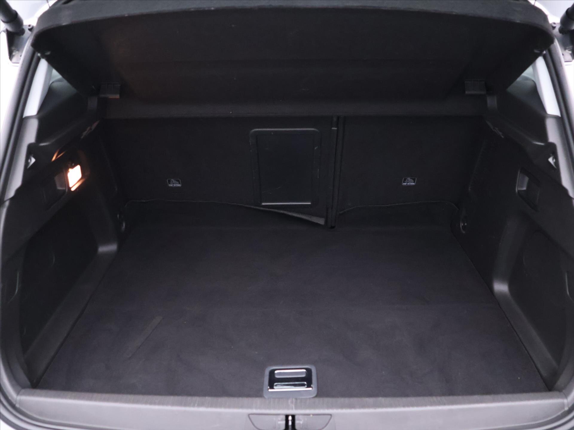 Opel Grandland X SUV 1,6 l 147 kw