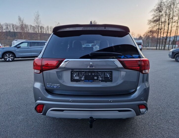 Mitsubishi Outlander SUV / Terénní 2,4 l 165 kw
