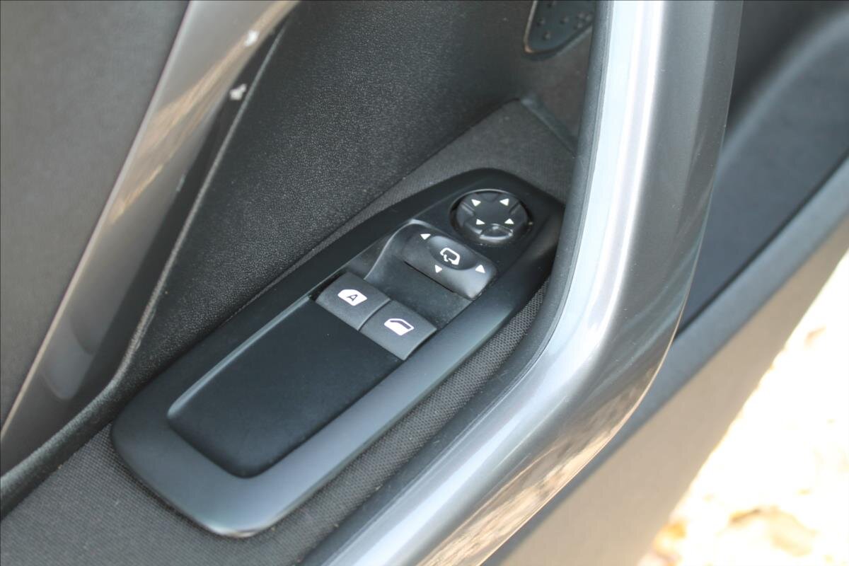 Peugeot 2008 SUV / Terénní 1,2 l 60 kw