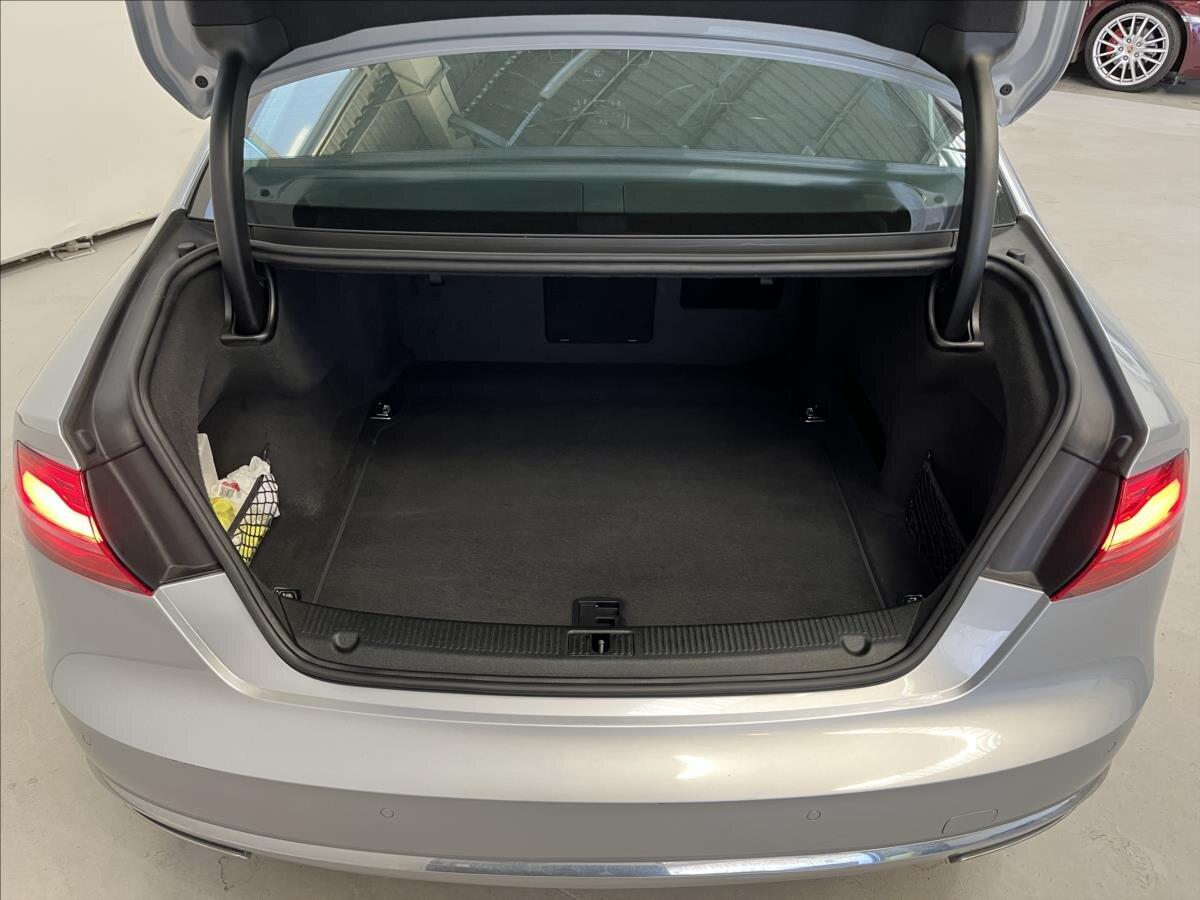 Audi A8 Sedan 3,0 l 190 kw