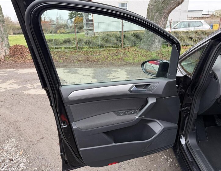 Volkswagen Touran 10