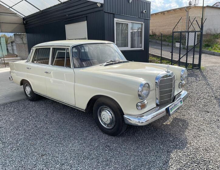 Mercedes-Benz Ostatní 3