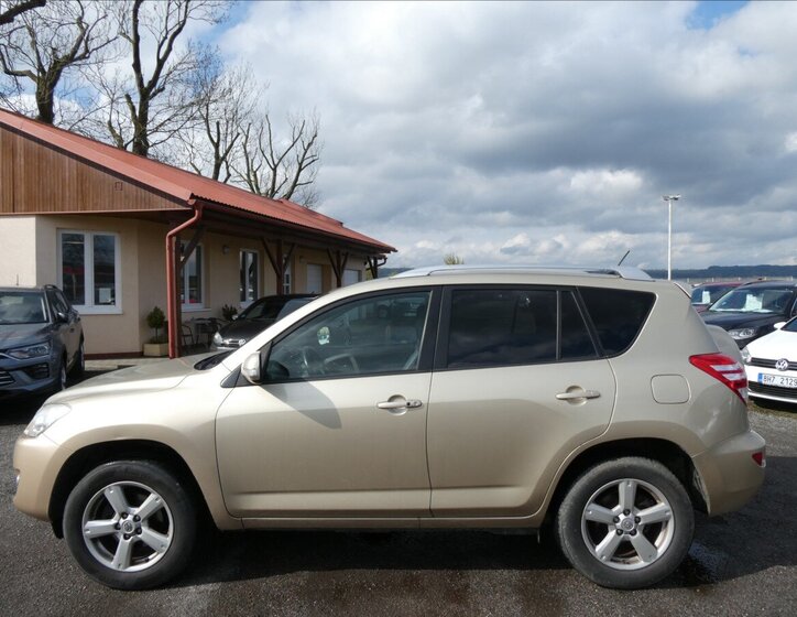 Toyota RAV4 SUV / Terénní 2,2 l 110 kw