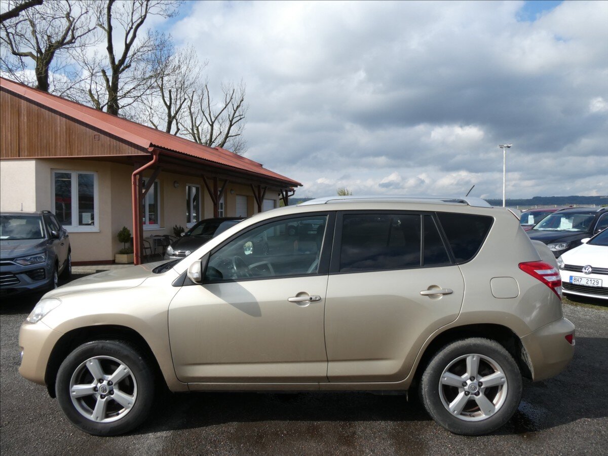 Toyota RAV4 SUV / Terénní 2,2 l 110 kw