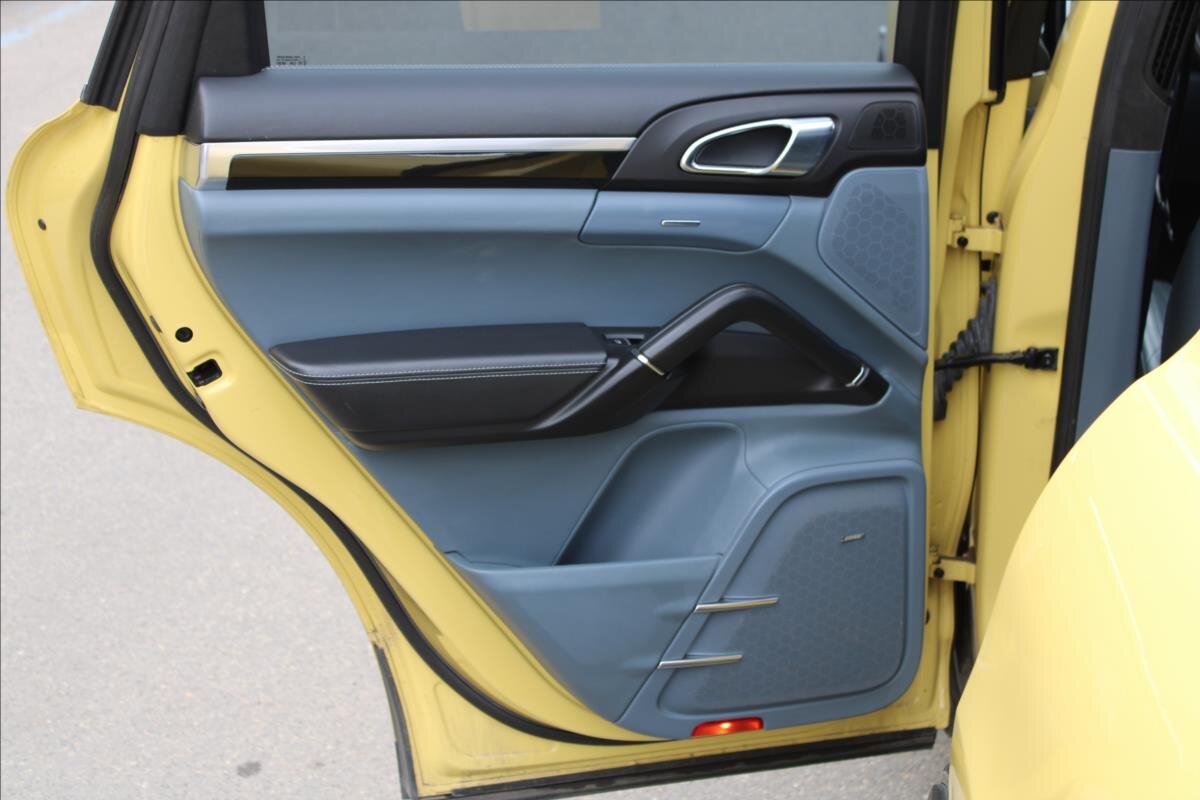 Porsche Cayenne SUV / Terénní 4,8 l 294 kw