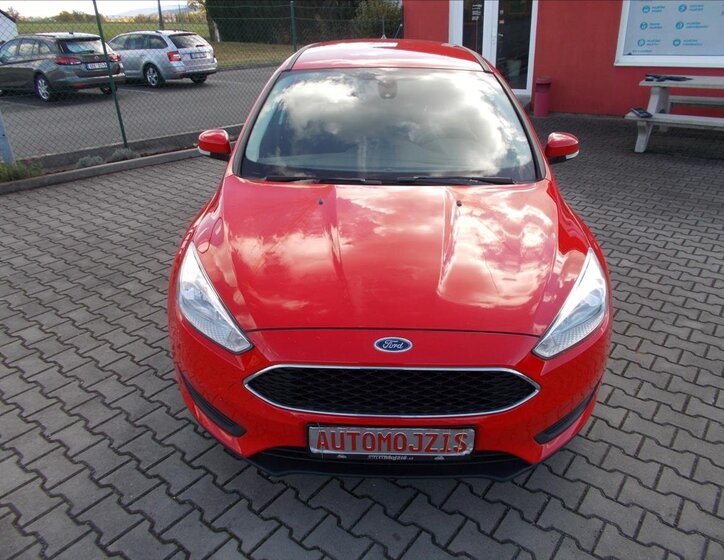 Ford Focus Kombi 999,0 74 kw