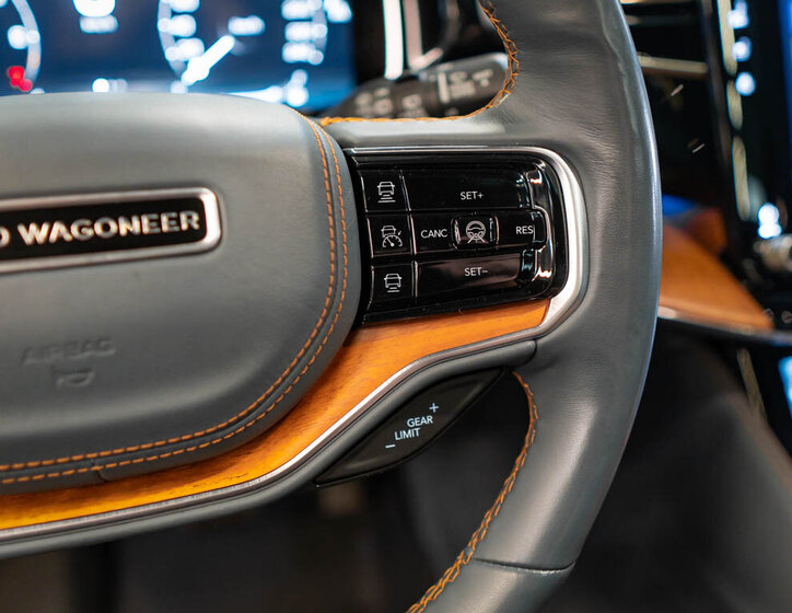 Jeep Grand Wagoneer SUV 6,4 l 351 kw