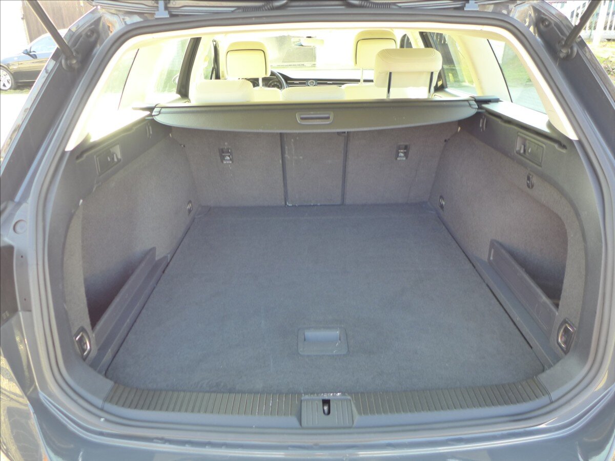 Volkswagen Passat Kombi 1,6 l 88 kw