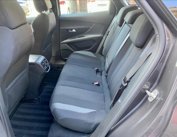 Peugeot 3008 SUV 1,2 l 96 kw