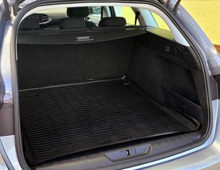 Peugeot 308 Kombi 1,2 l 96 kw