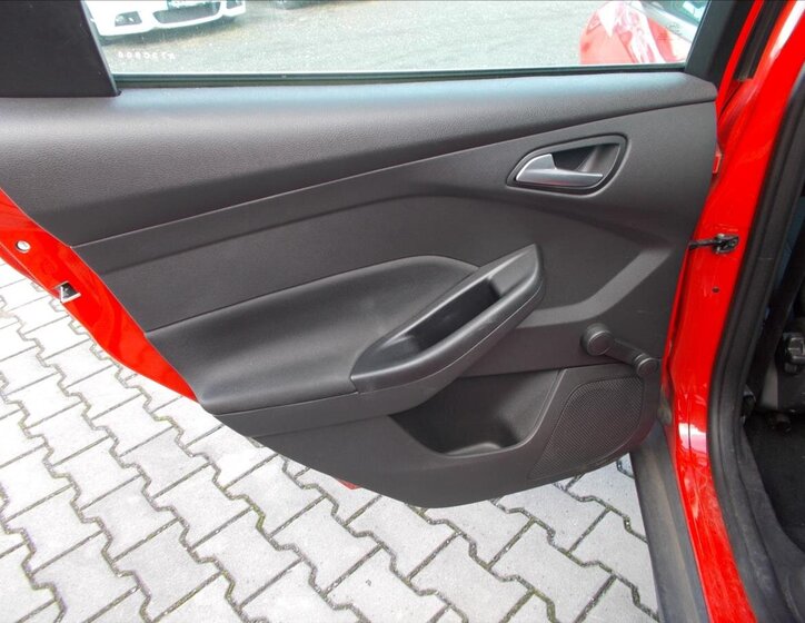 Ford Focus Kombi 999,0 74 kw