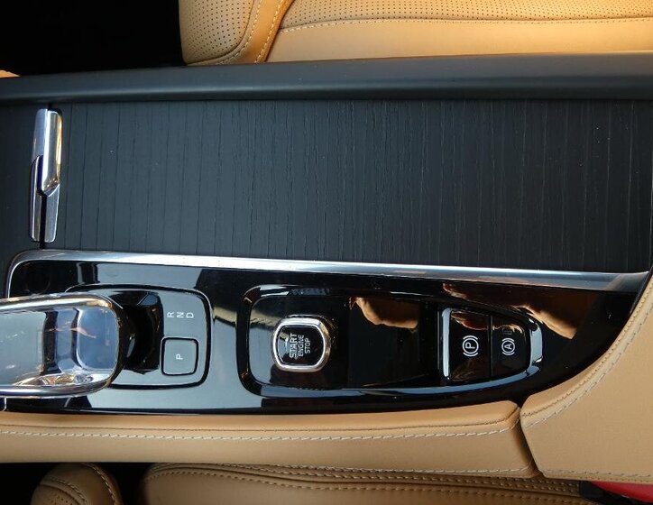 Volvo XC90 SUV / Terénní 2,0 l 173 kw