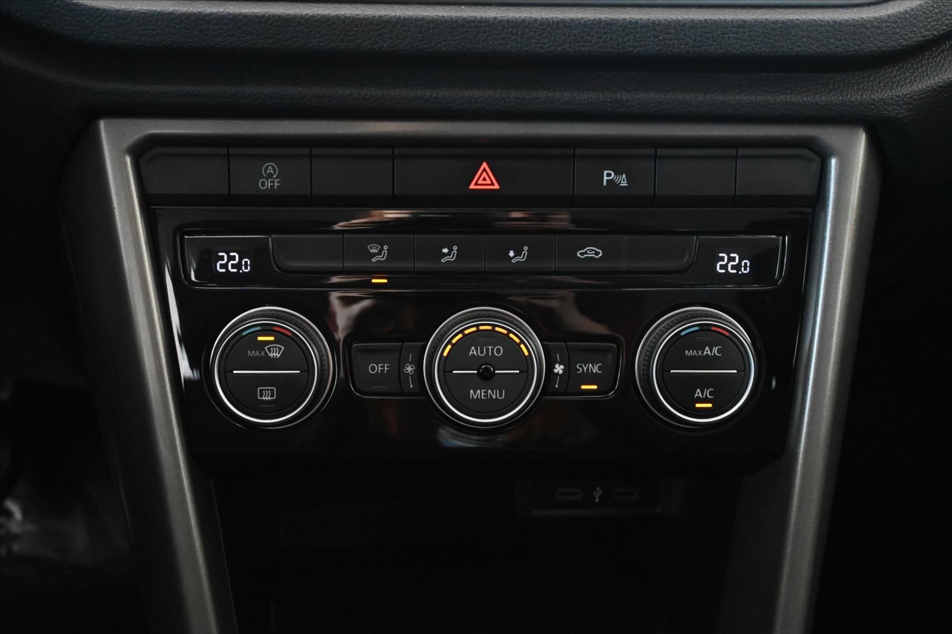 Volkswagen T-Roc SUV / Terénní 1,6 l 85 kw