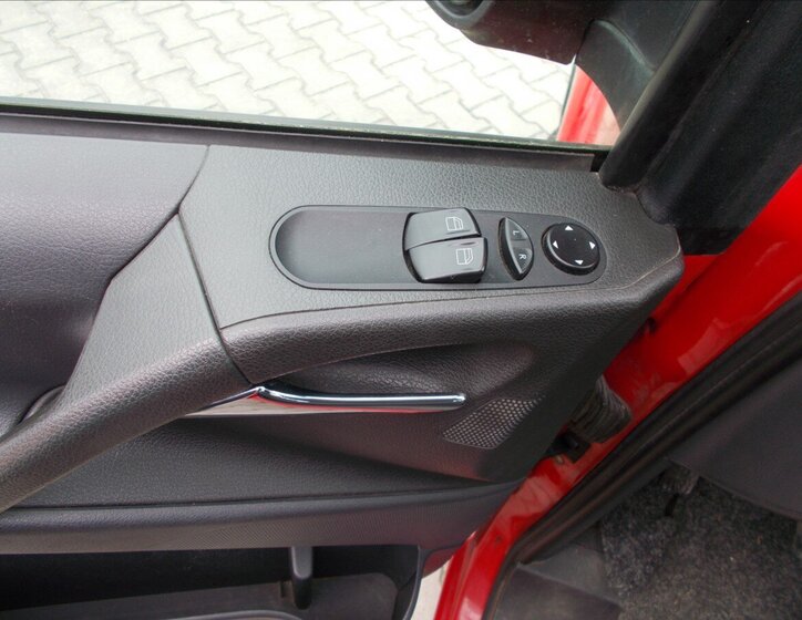 Mercedes-Benz Vito MPV 2,1 l 70 kw