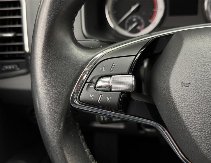 Škoda Karoq SUV 1,5 l 110 kw