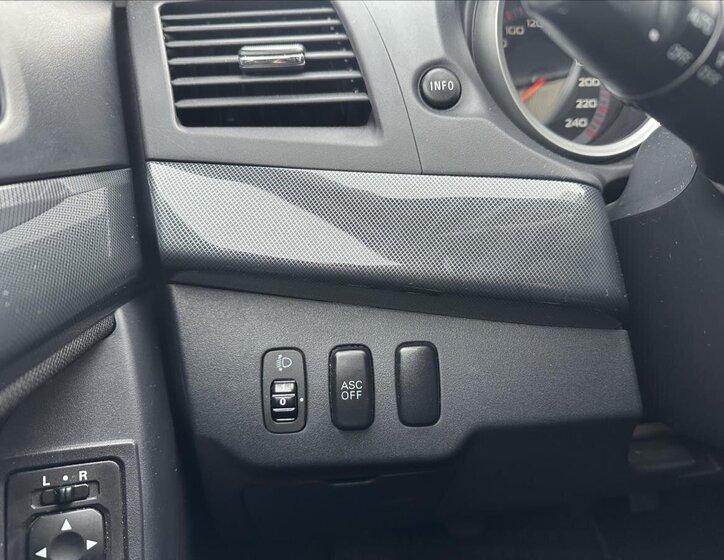 Mitsubishi Lancer 18