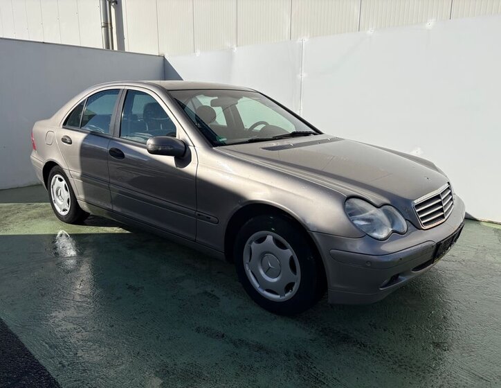 Mercedes-Benz Třídy C Sedan 1,8 l 105 kw