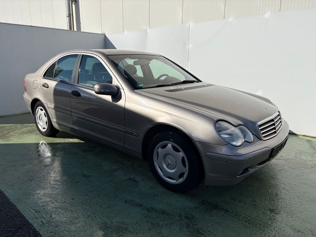 Mercedes-Benz Třídy C Sedan 1,8 l 105 kw