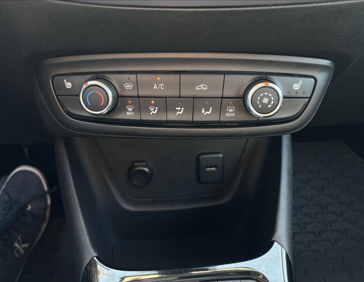 Opel Crossland SUV / Terénní 1,2 l 96 kw