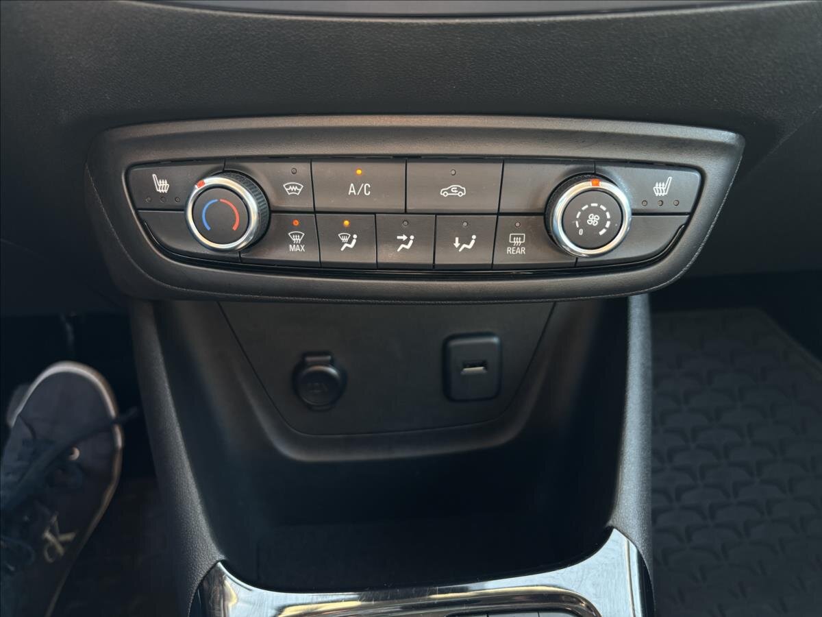 Opel Crossland SUV / Terénní 1,2 l 96 kw