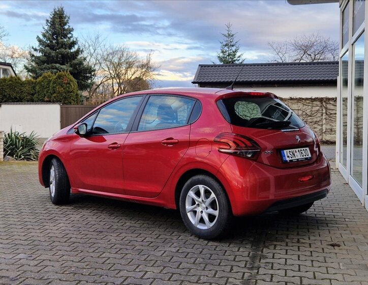 Peugeot 208 Hatchback 1,2 l 61 kw