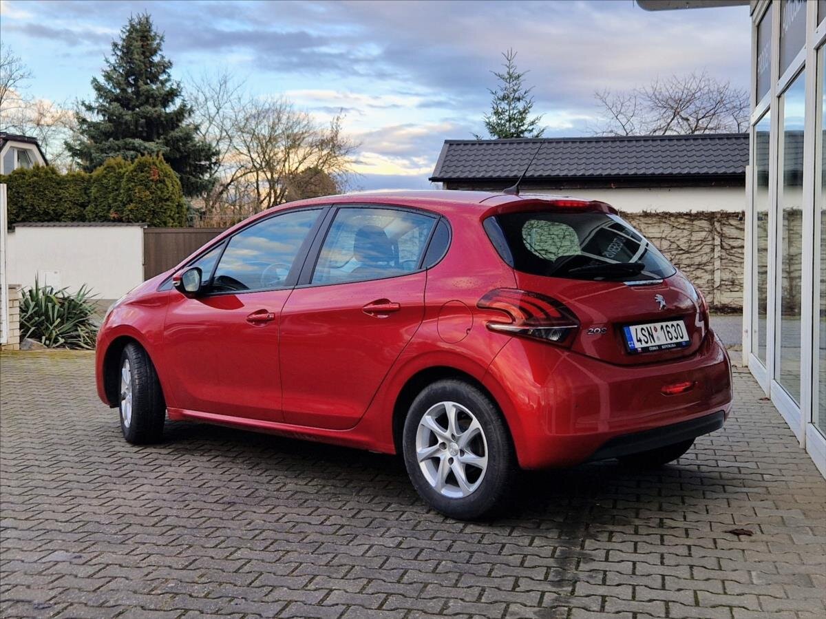Peugeot 208 Hatchback 1,2 l 61 kw