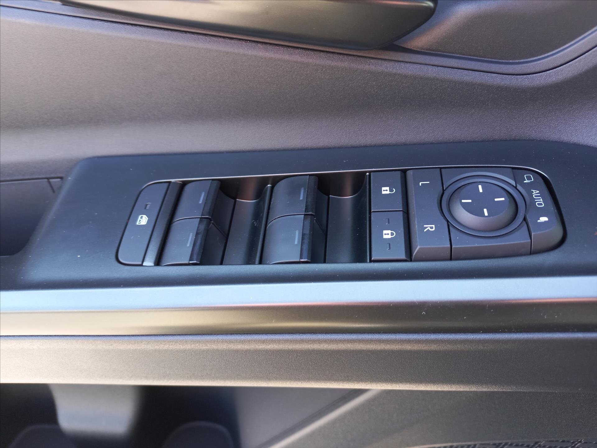 Toyota C-HR CUV / Crossover 2,0 l 0