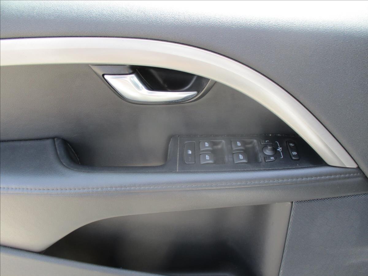 Volvo XC70 Kombi 2,4 l 120 kw