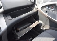 Toyota RAV4 SUV / Terénní 2,2 l 100 kw