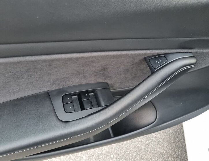 Tesla Model 3 Sedan / Limuzína 0,0 355 kw