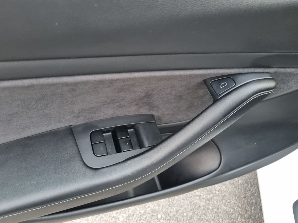 Tesla Model 3 Sedan / Limuzína 0,0 355 kw