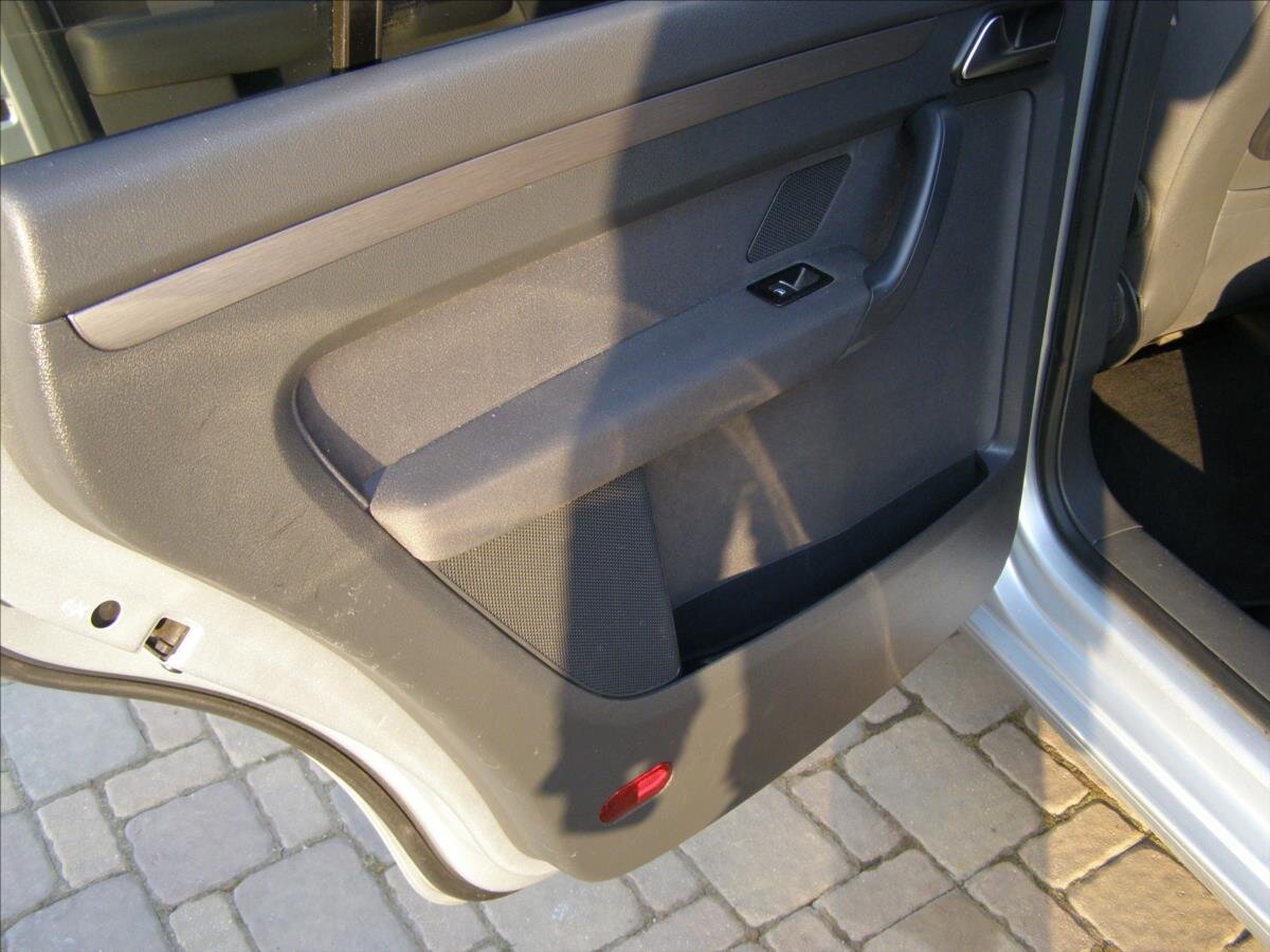 Volkswagen Touran MPV 1,2 l 77 kw