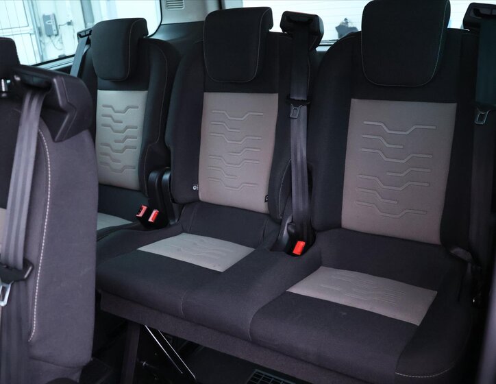 Ford Tourneo Custom 17