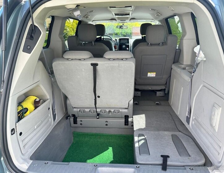 Chrysler Town & Country 5