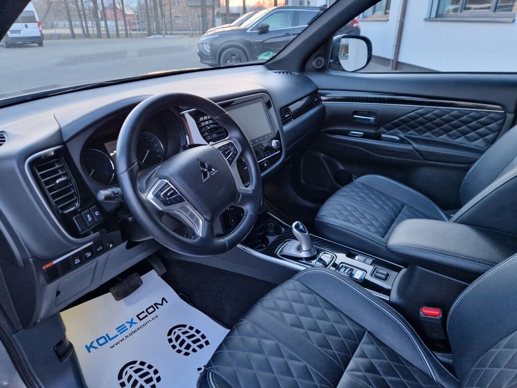Mitsubishi Outlander SUV / Terénní 2,4 l 165 kw