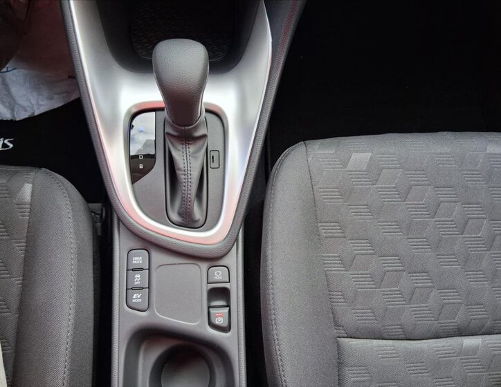 Toyota Yaris Hatchback 1,5 l 68 kw