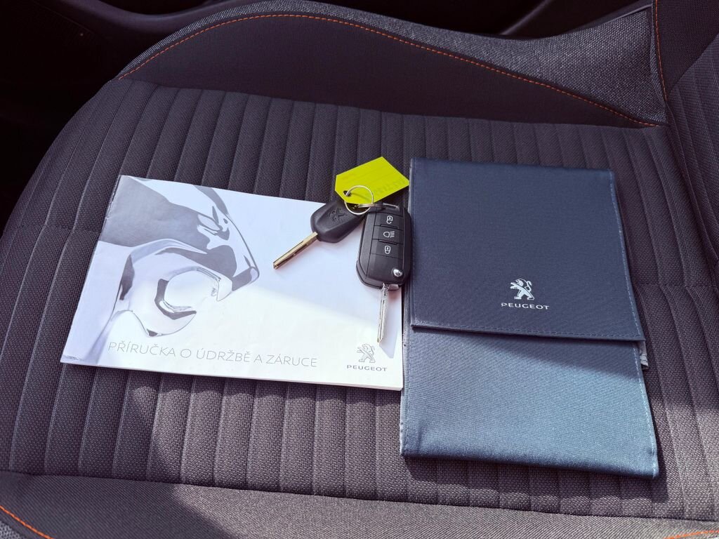 Peugeot 208 Hatchback 1,2 l 55 kw