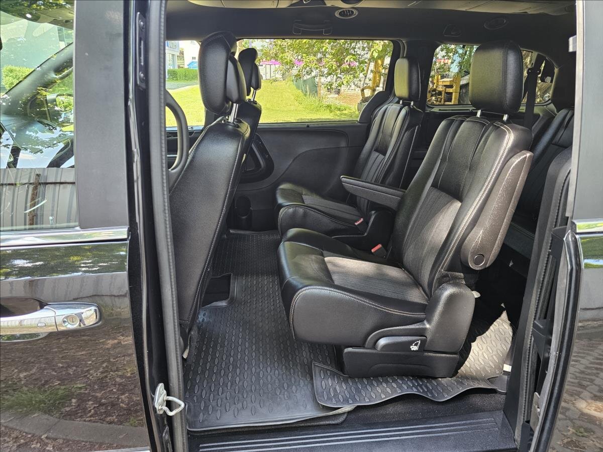 Lancia Voyager MPV 2,8 l 130 kw