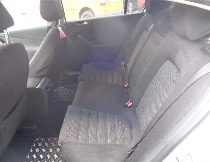 Volkswagen Passat 10