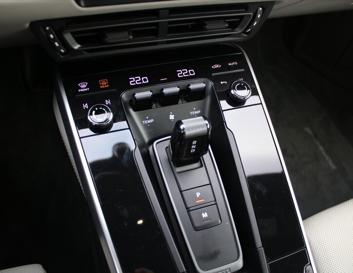 Porsche 911 Kupé 3,0 l 331 kw