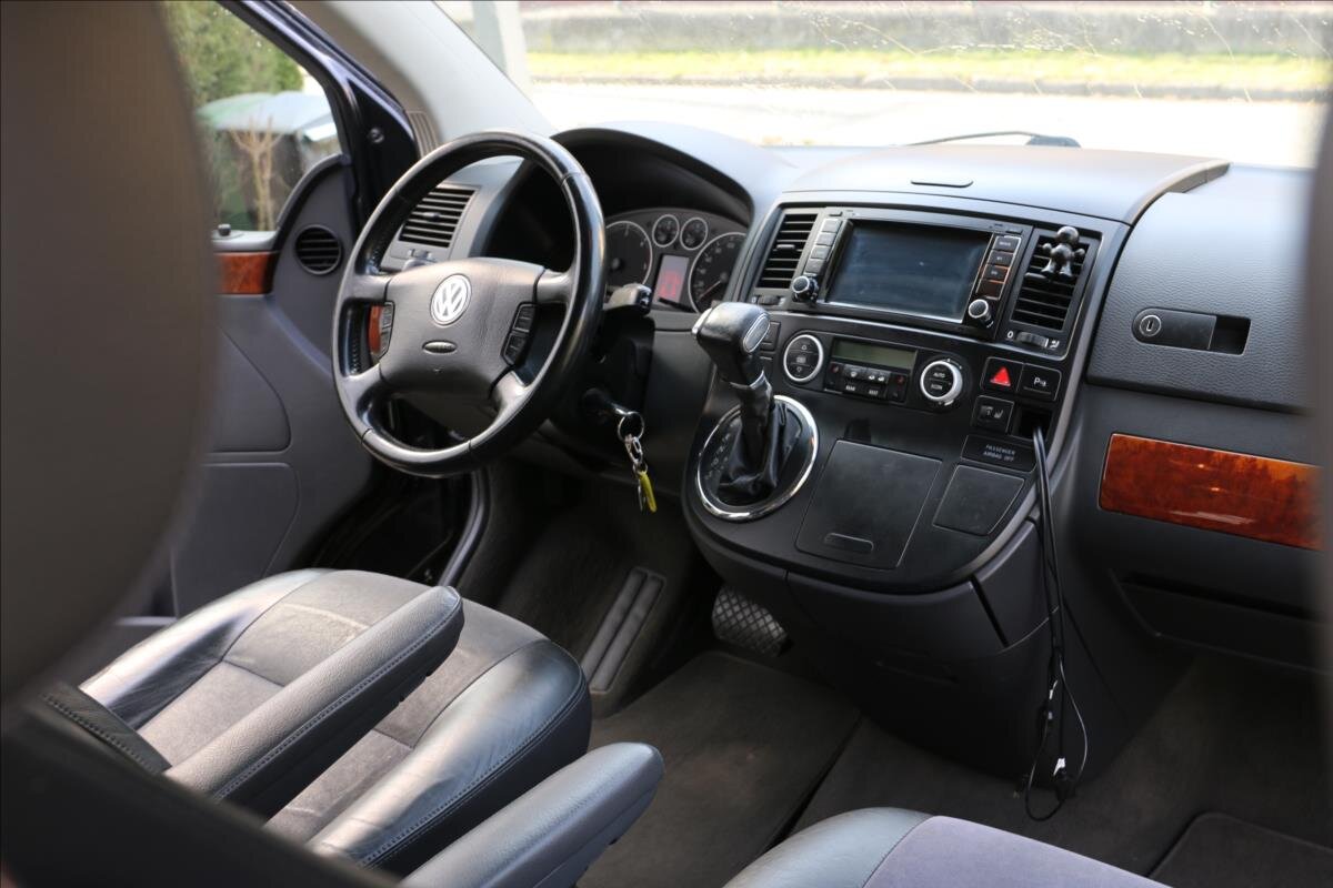 Volkswagen Multivan MPV 2,5 l 128 kw