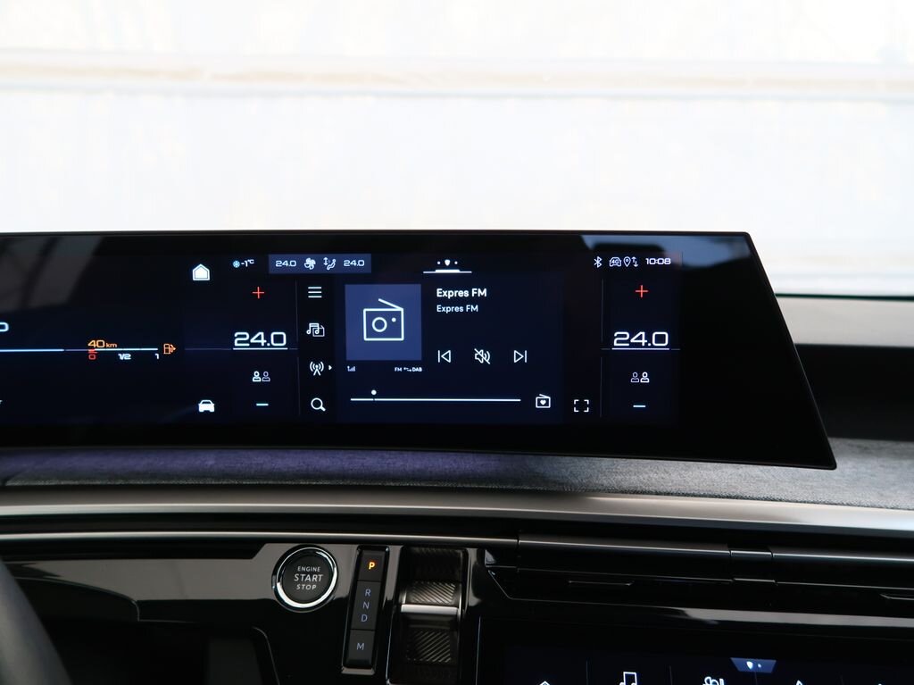 Peugeot 5008 SUV 1,2 l 100 kw