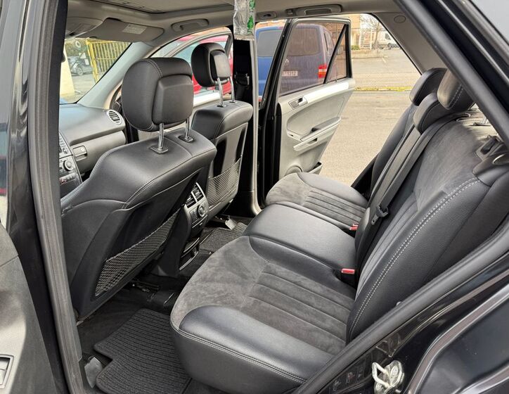 Mercedes-Benz Třídy M 12