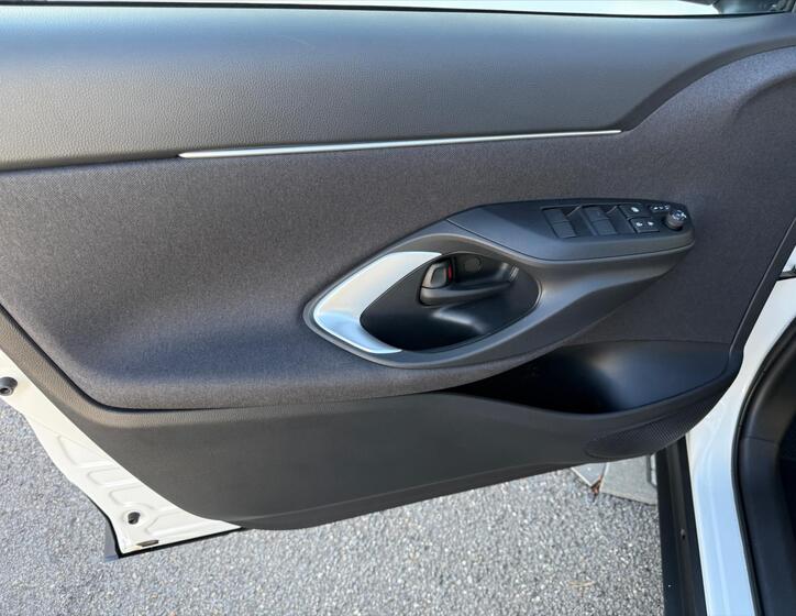 Toyota Yaris Cross 22