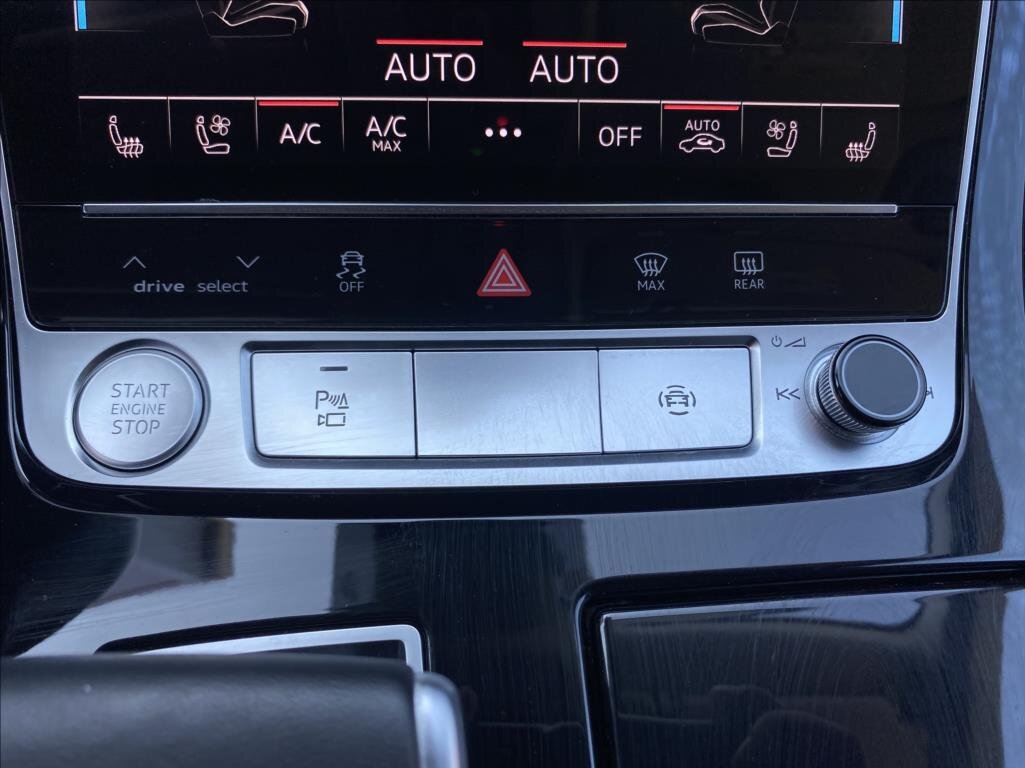 Audi Q8 SUV / Terénní 3,0 l 250 kw