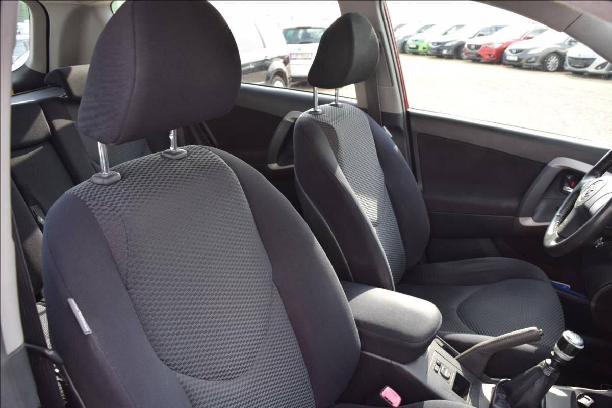 Toyota RAV4 SUV / Terénní 2,2 l 100 kw