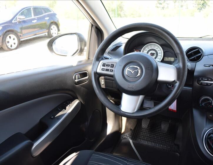 Mazda 2 26