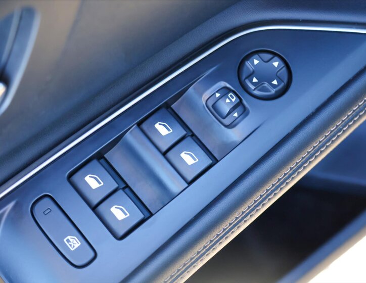 Peugeot 5008 SUV 1,6 l 133 kw